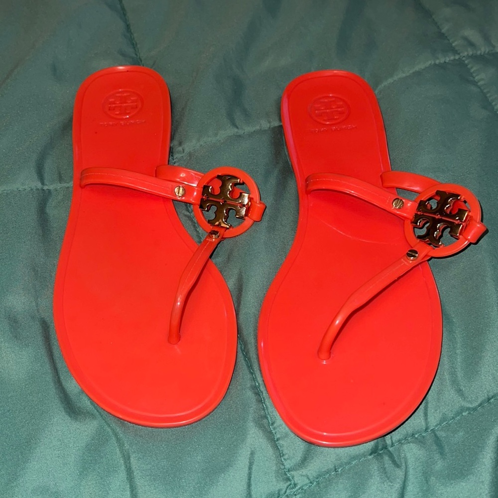 Coral mini Miller jelly sandals
